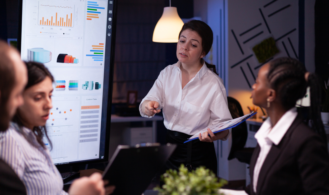 Effective Sales Pitch Deck Templates: How to Tailor Your Design for Different Audiences